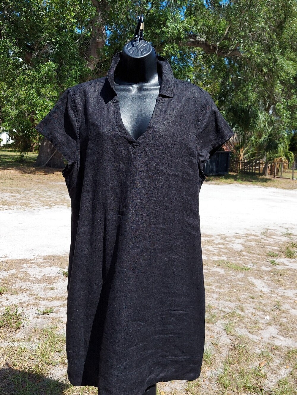 Tommy Bahama 100% Linen Black Short-Sleeve V-Neck Tunic - Picture 2 of 8